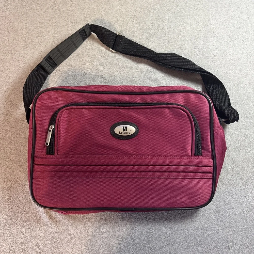 Leisure Luggage Lafayette 3370 Red Over Night Carry On Tote Bag